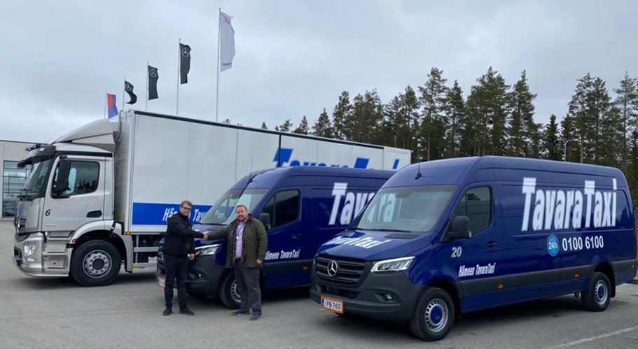 Luovutustilaisuudessa oli TavaraTaxin toimitusjohtaja Ville Mäkinen ja Vehon asiakkuuspäällikkö Jere Ruotsalainen. 